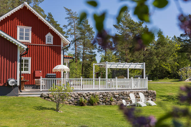 Välkommen till idylliska Borghult Solhult, en plats där lugnet bor