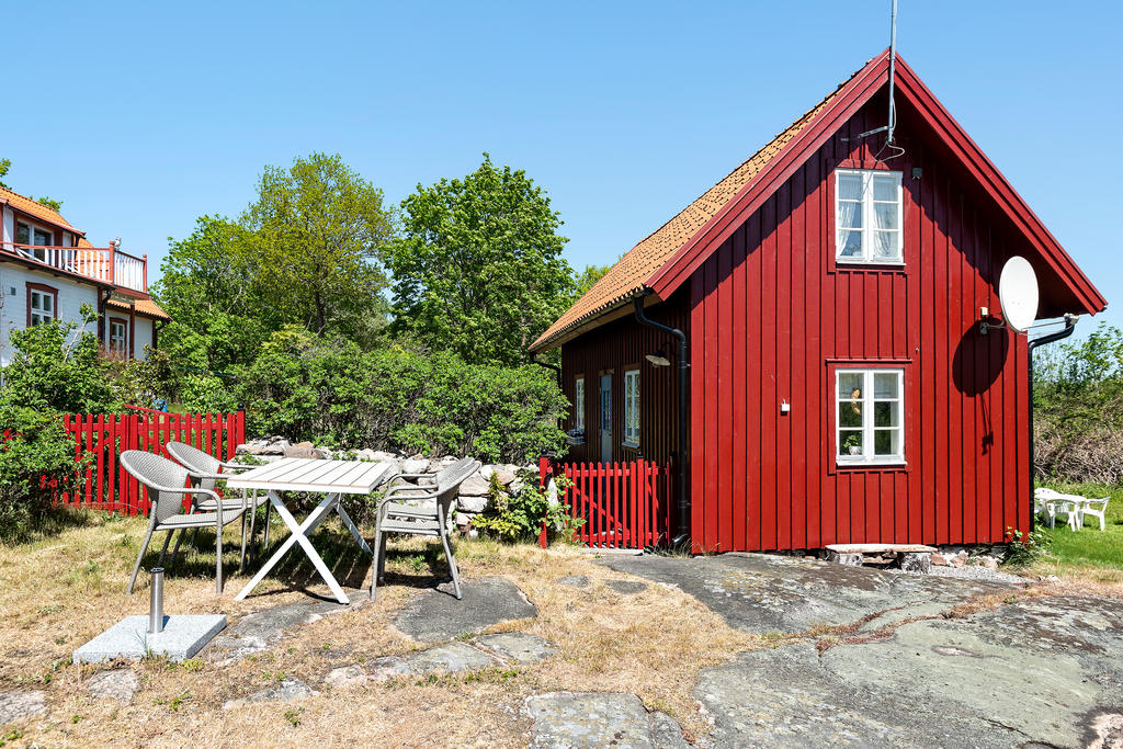 Uteplats. Hus 2. Gäststuga 