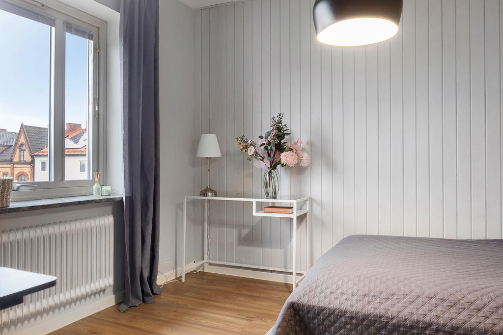 Sovrum 2 med plats för säng och skrivbord 