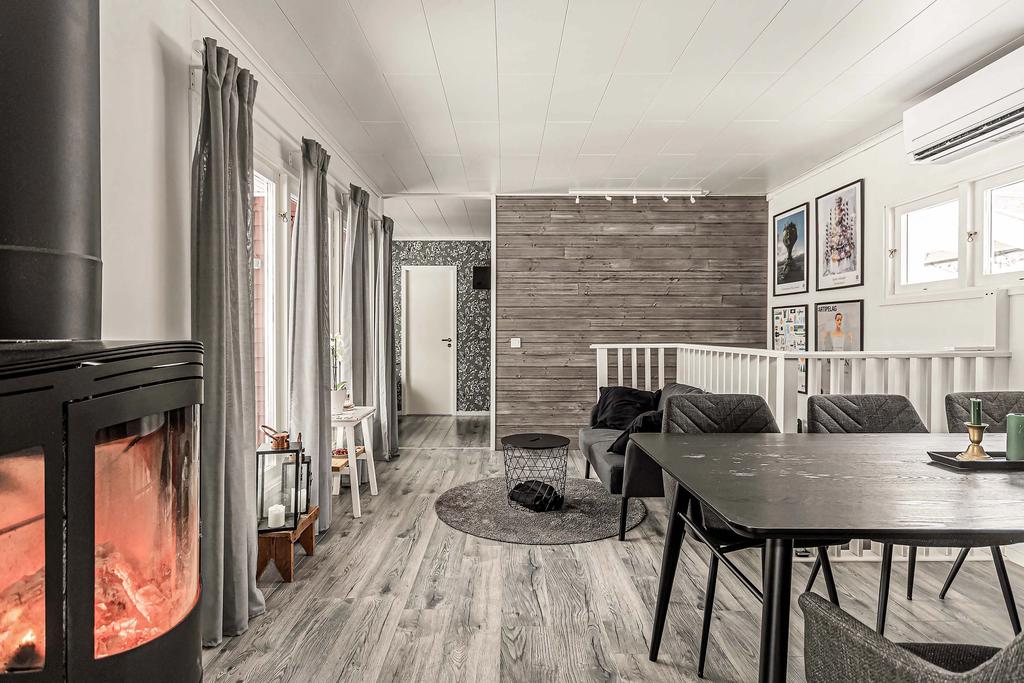 Vardagsrum med kamin