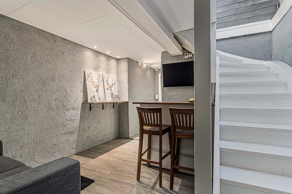 Hall/allrum med bar