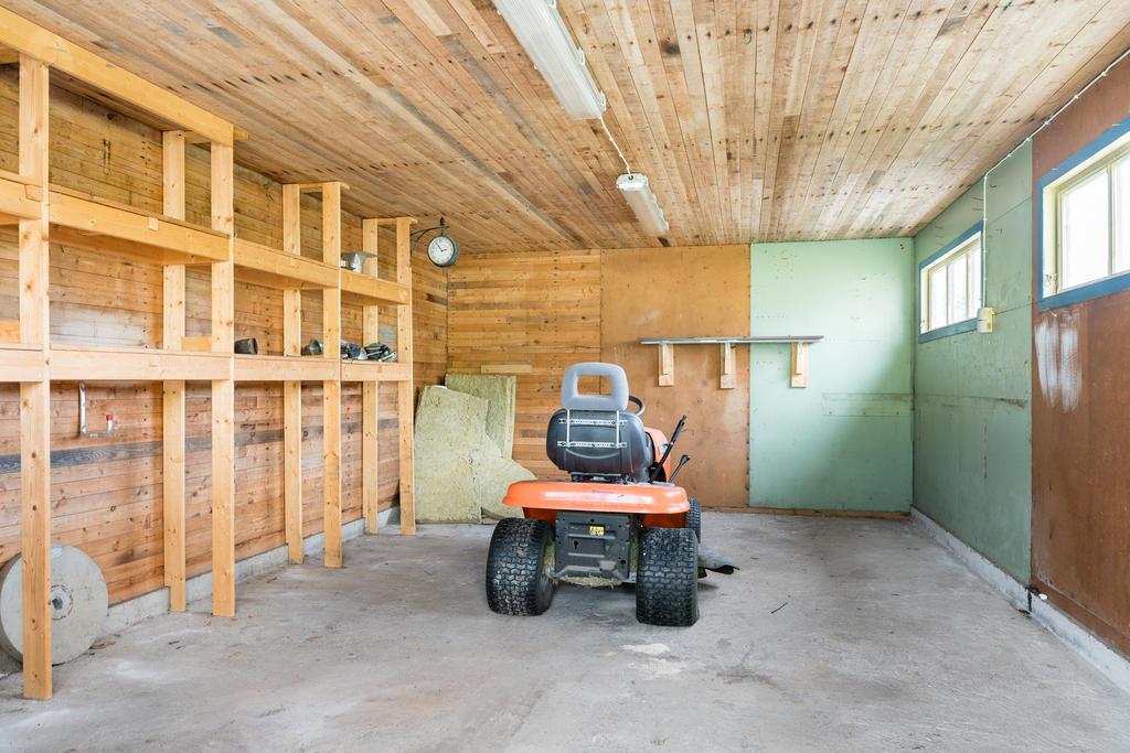 Garage.