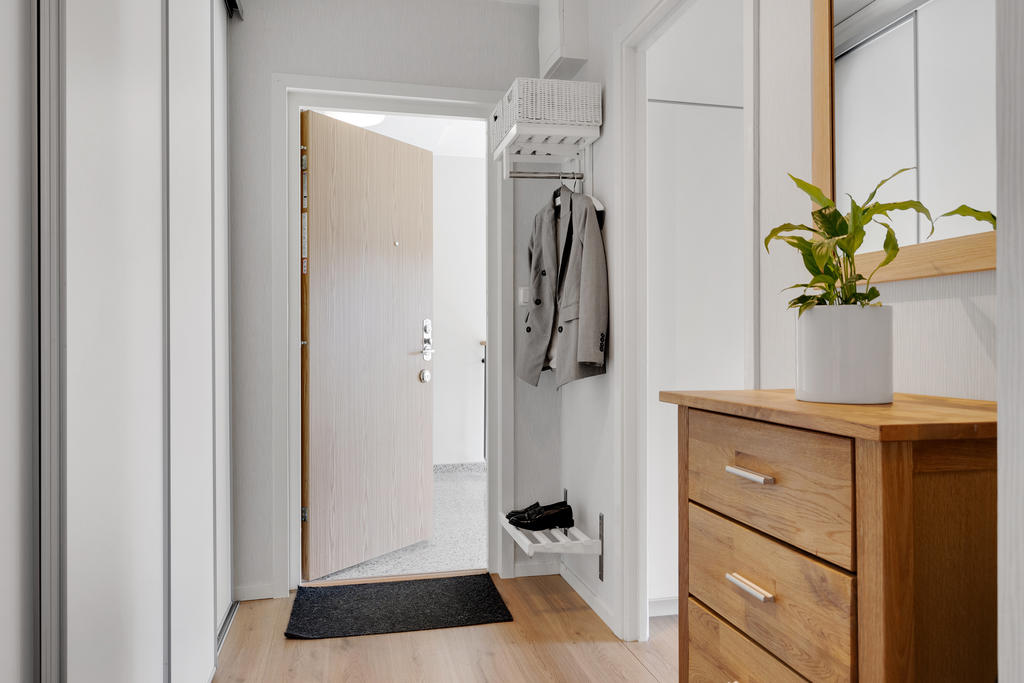 Entréhall med avhängningsmöjlihgeter 