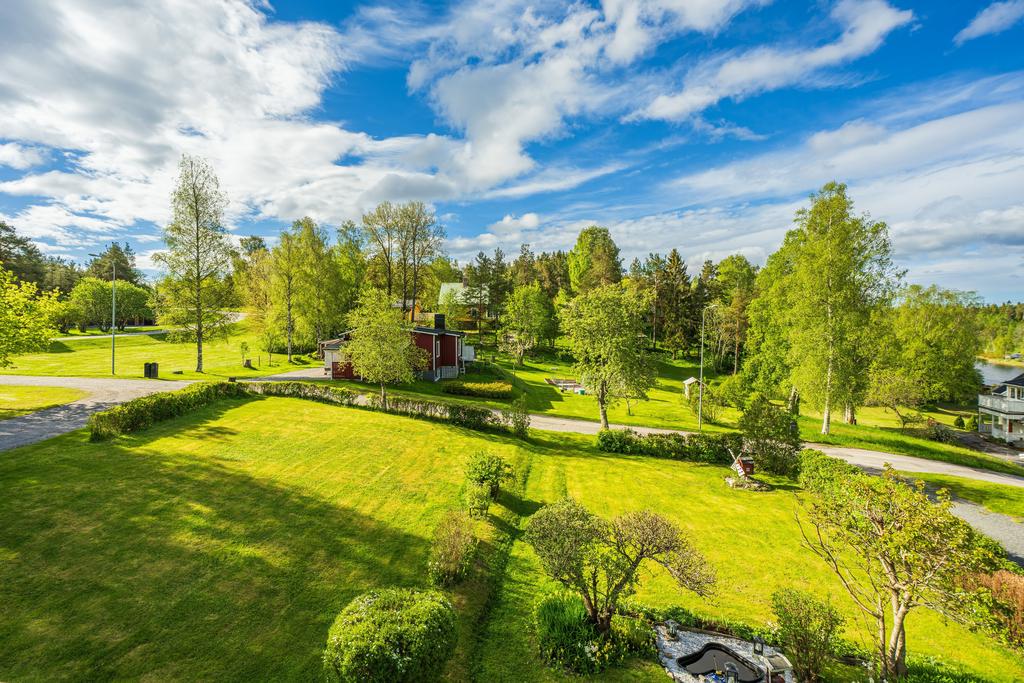 Utsikt från balkongen.