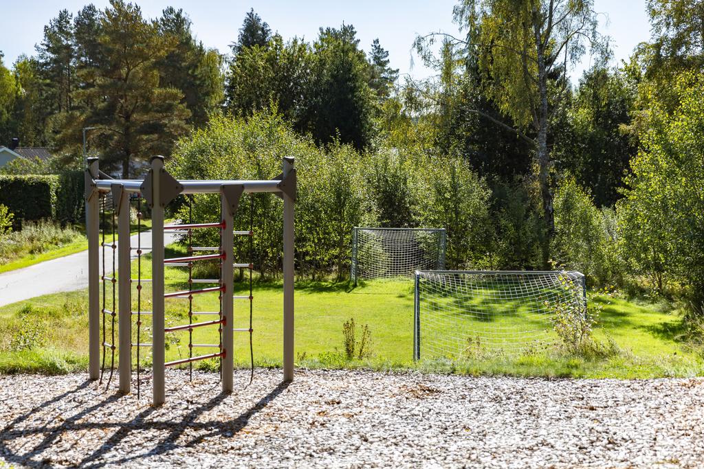 Lekplats precis intill bostaden