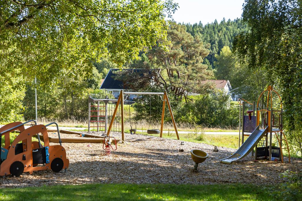 Lekplats precis intill bostaden