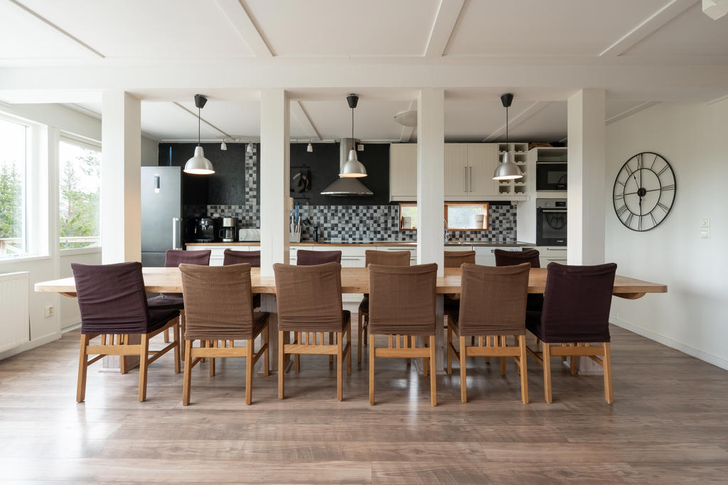 Gott om sittplatser runt matbordet