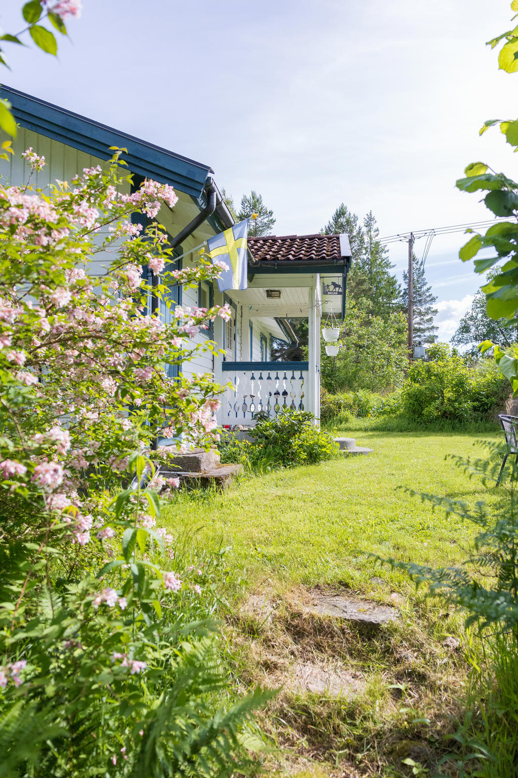 Avkopplande tillflykt dold från allmänna vägar, buller och brus.