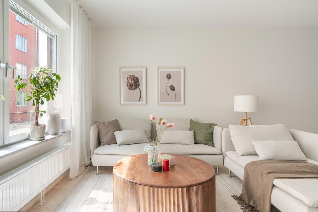 Ljus och öppen känsla i vardagsrummet 