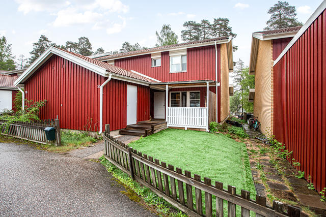 Kakelvägen 35, Lina Hage