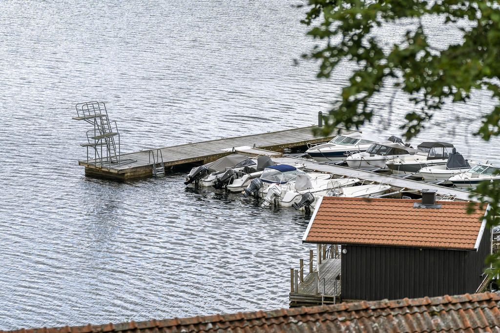 Här finns hopptorn och långgrund strand för  de mindre barnen 