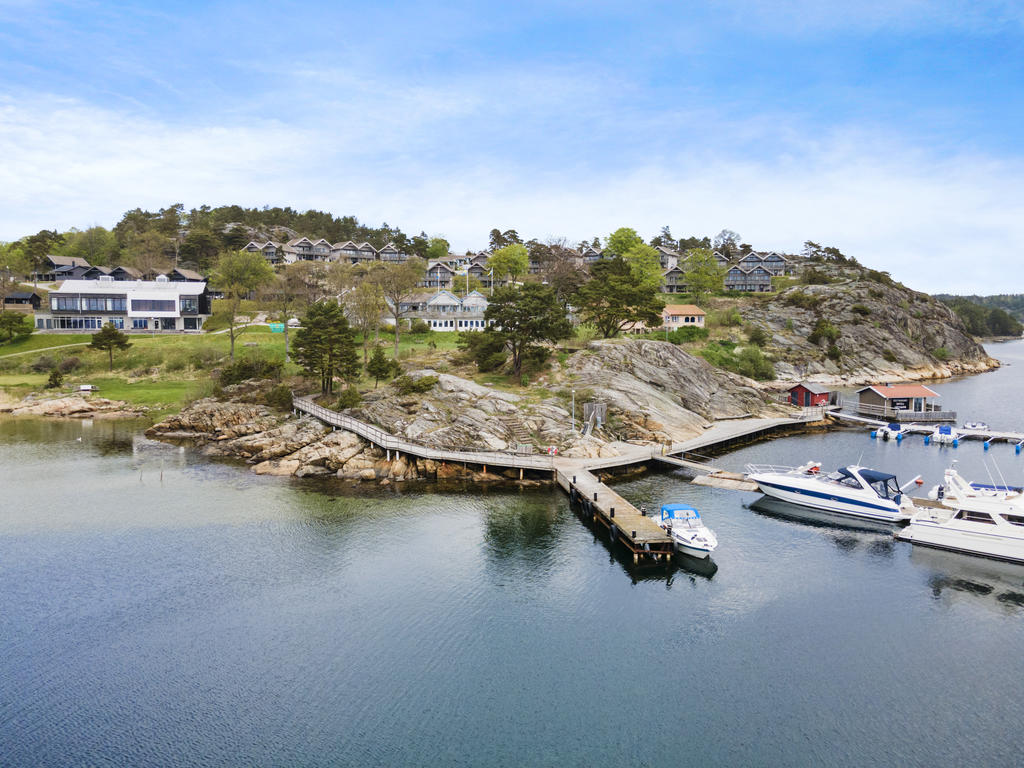 Flera fina promenadslingor i området finns