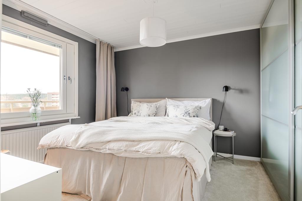 Sovrummet har en stor garderob
