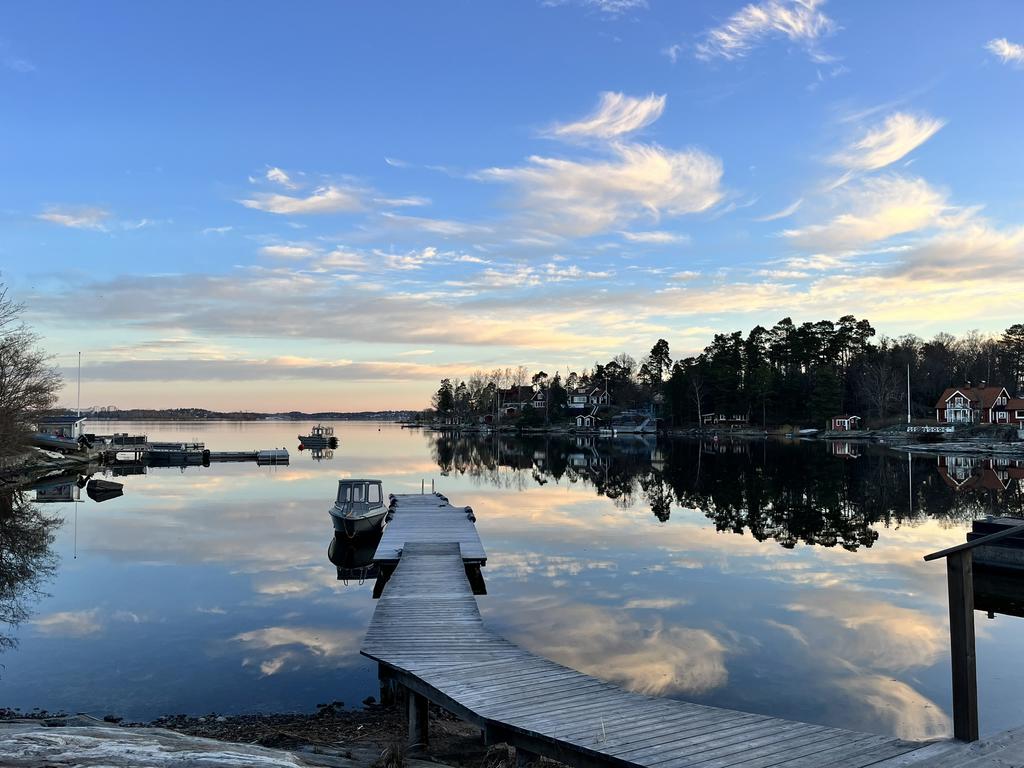 Kvällsbild mot bryggan