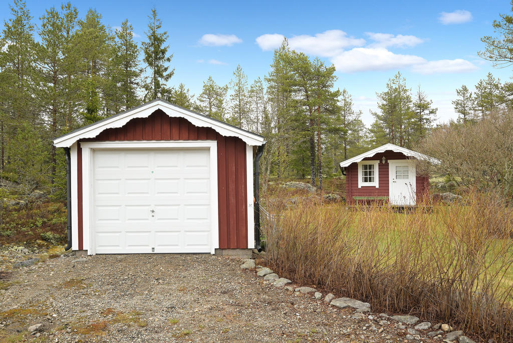 Garaget och gäststugan