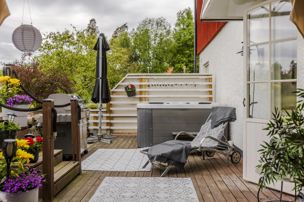 Uteplats med eget spabad