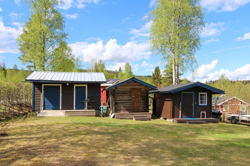 Förråd/utedass/sovstuga
