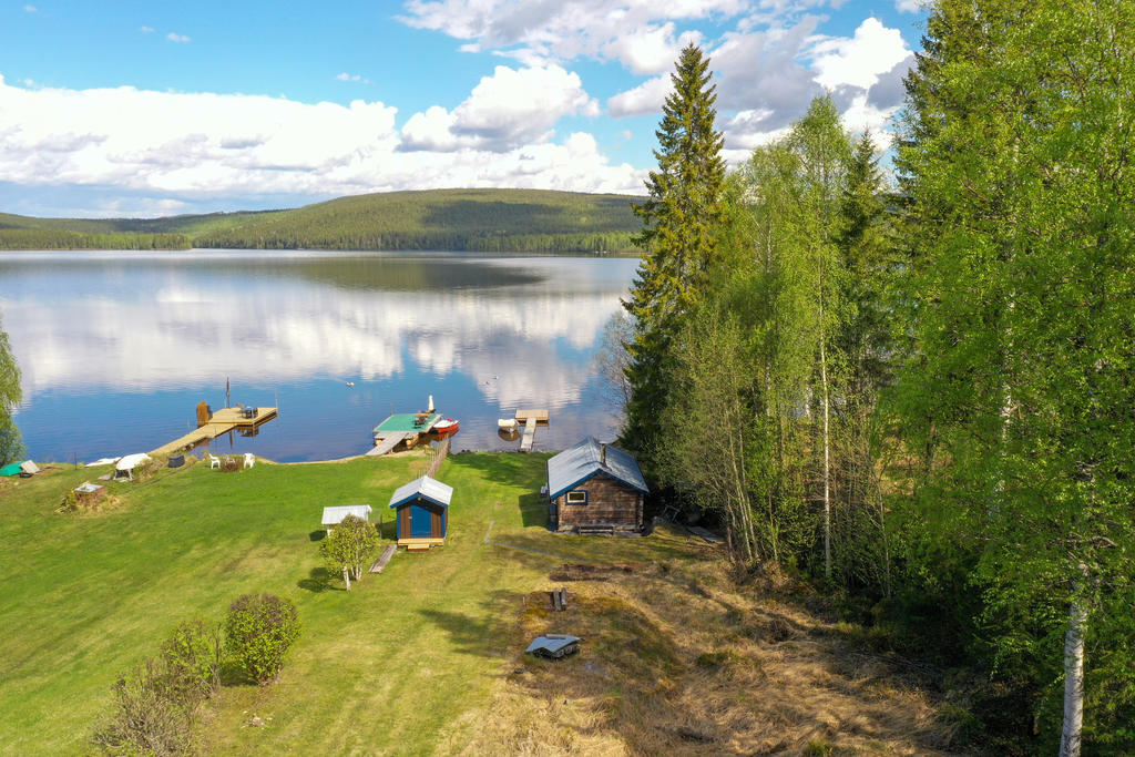 Bastu nere vid sjön