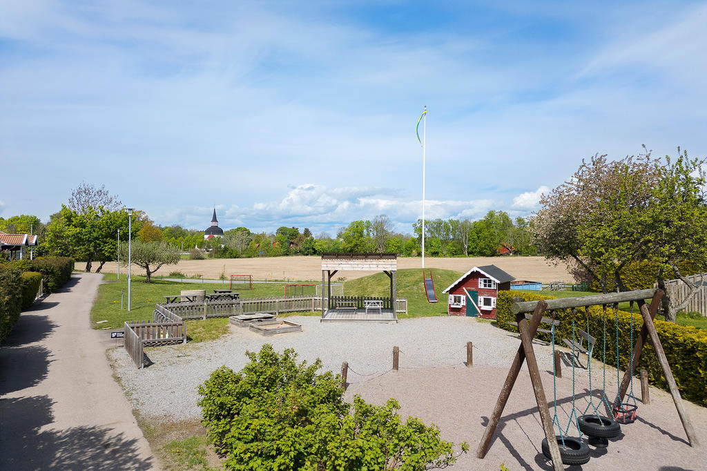 Områdets lekplats - Här stormtrivs barnen