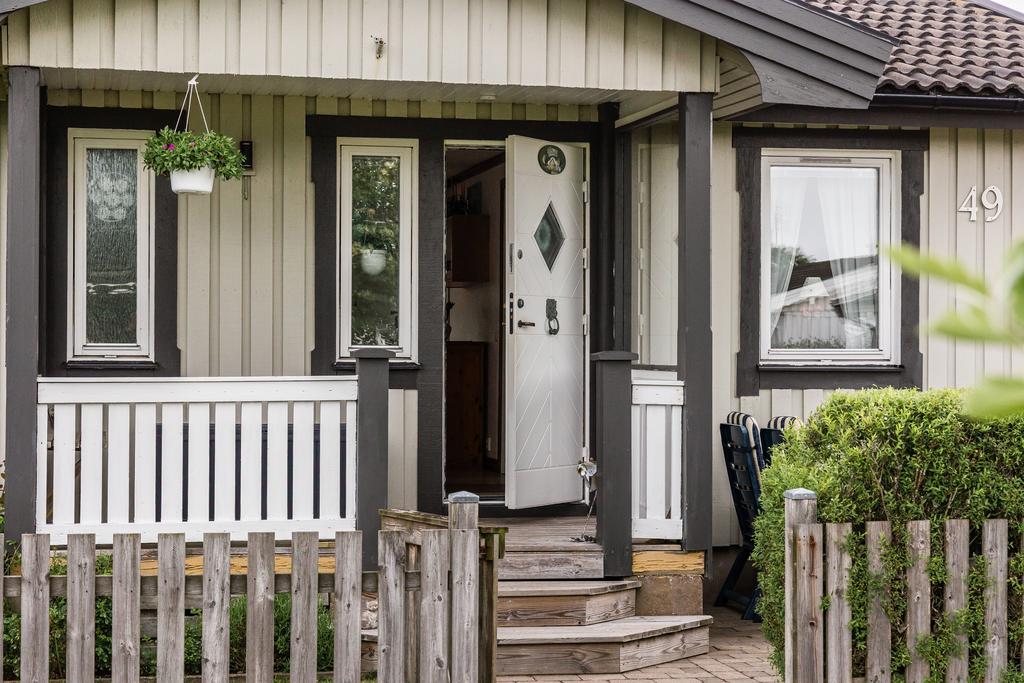 Kliv in på Galtåsringen 49 – ett hem att trivas i.