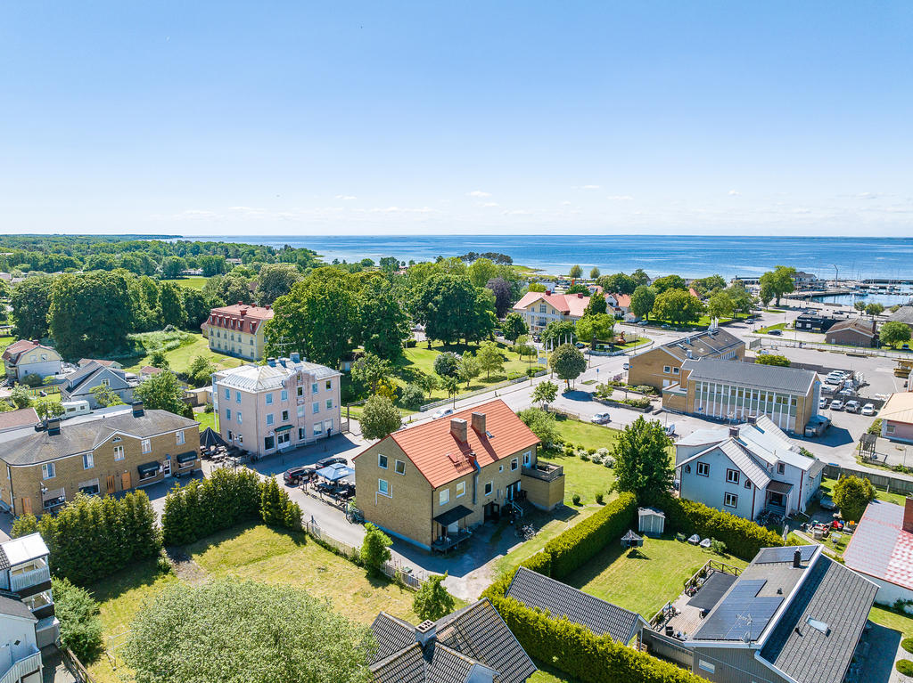 Centralt läge mitt i en framtida utveckling av Färjestaden! 