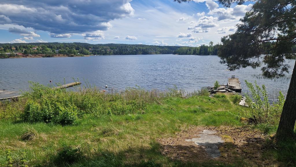 80 m från bostaden finns möjlighet för bad/fiske