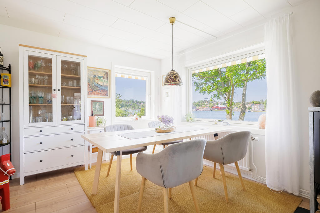 Matrum intill braskaminen