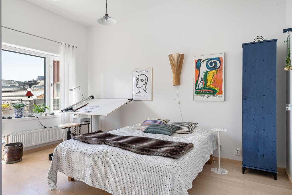 Sovrum 1 med plats för dubbelsäng