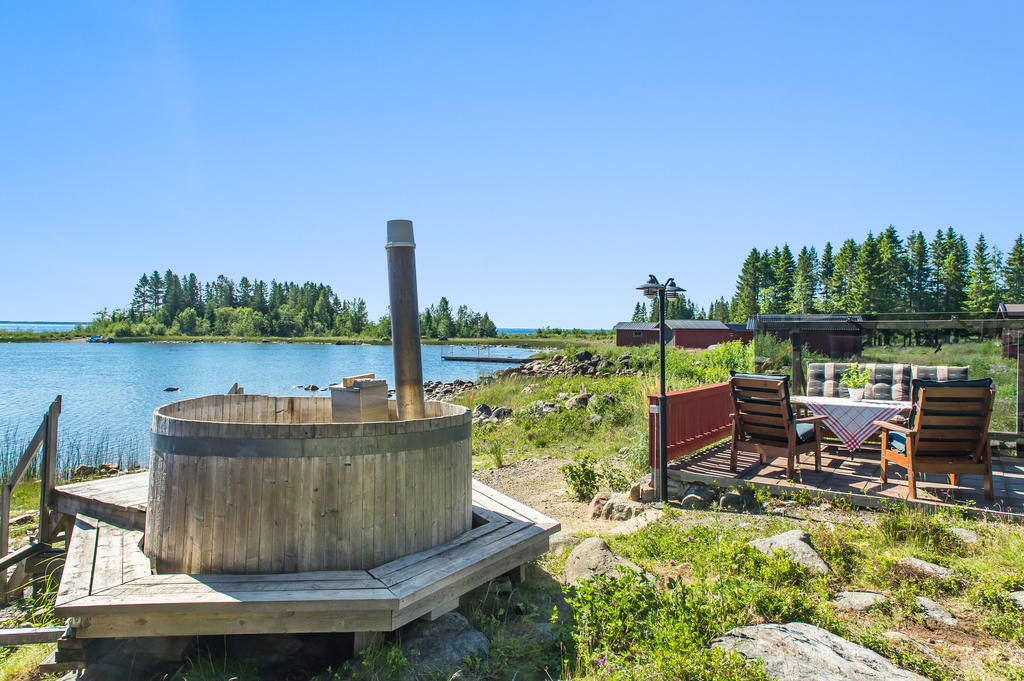 Badtunna vid havskanten