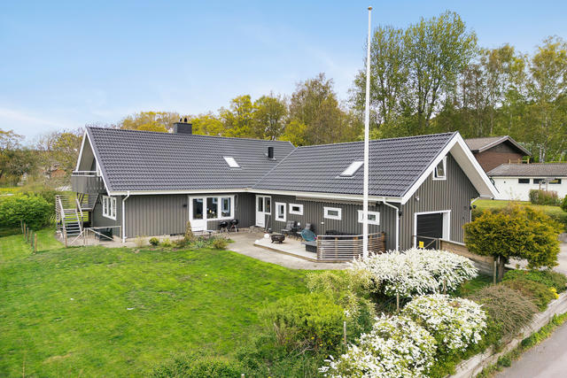 1,5 plans hus i vinkel 