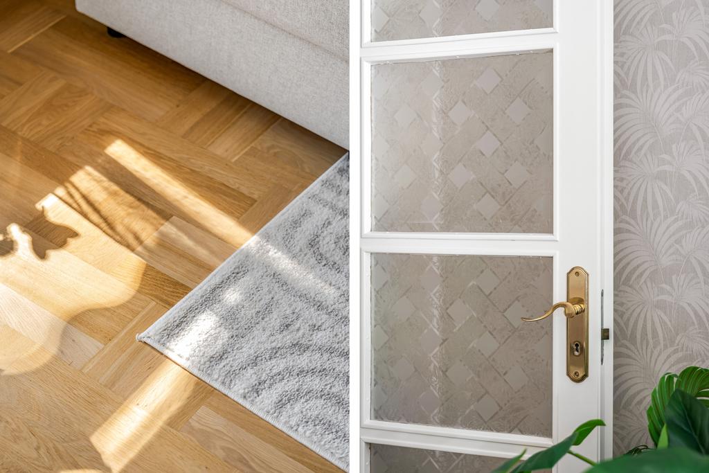 Vacker holländsk parkett och pardörrar med glas in till vardagsrummet