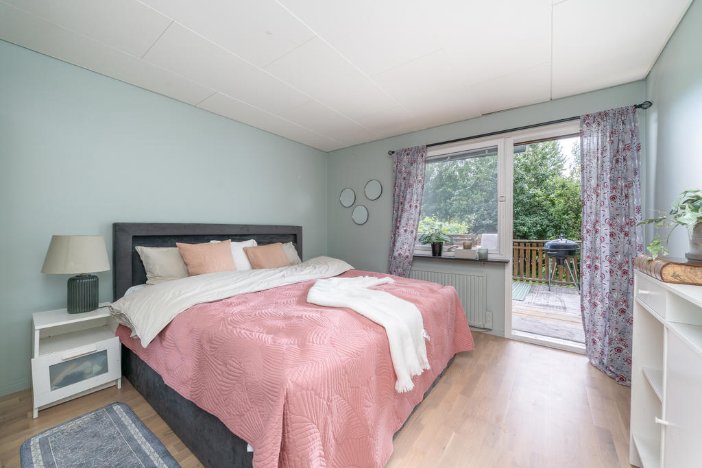 Master bedroom 3