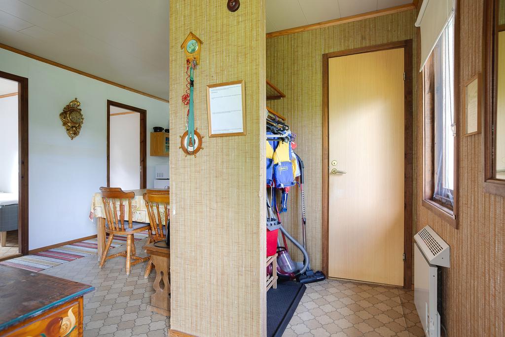 Hall och ingång till badrum