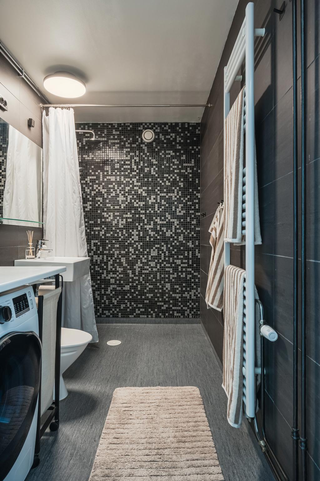 Renoverat badrum med tvättmaskin 