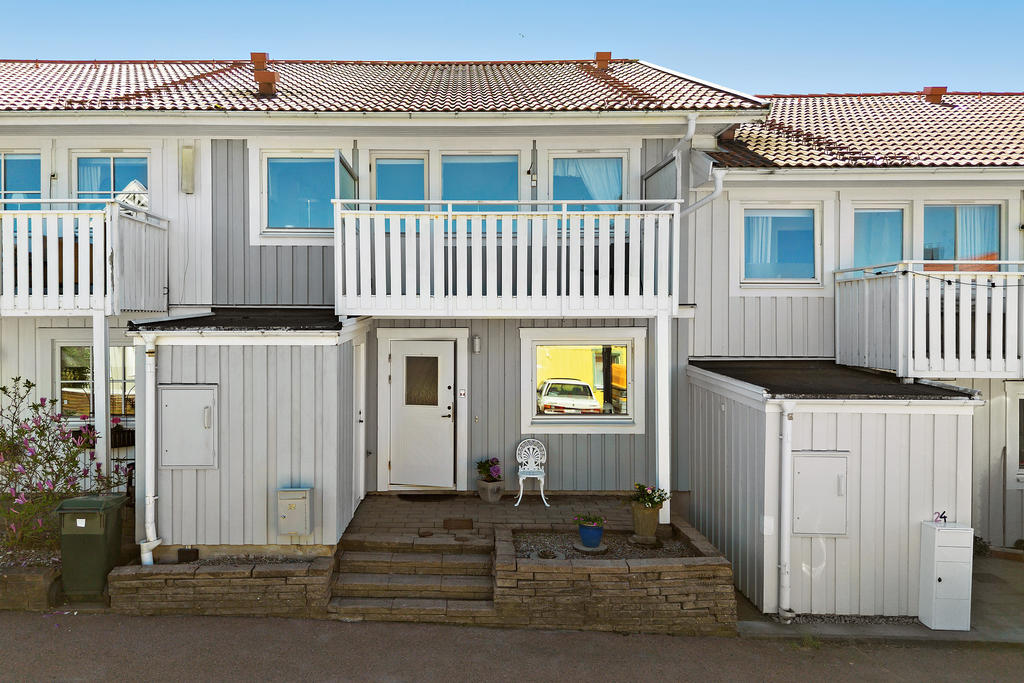 Här bor du i omtyckta Toredammen – ett havsnära och familjevänligt område med närhet till natur, småbåtshamnar och goda kommunikationer