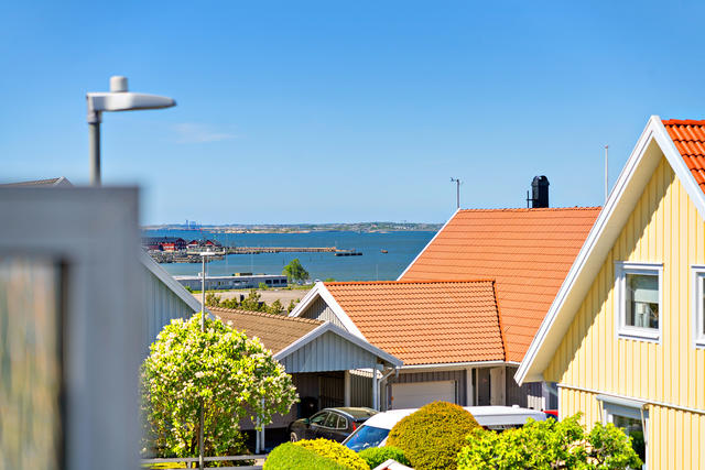 Nu finns möjligheten att förvärva ett stort friköpt radhus med havsutsikt 