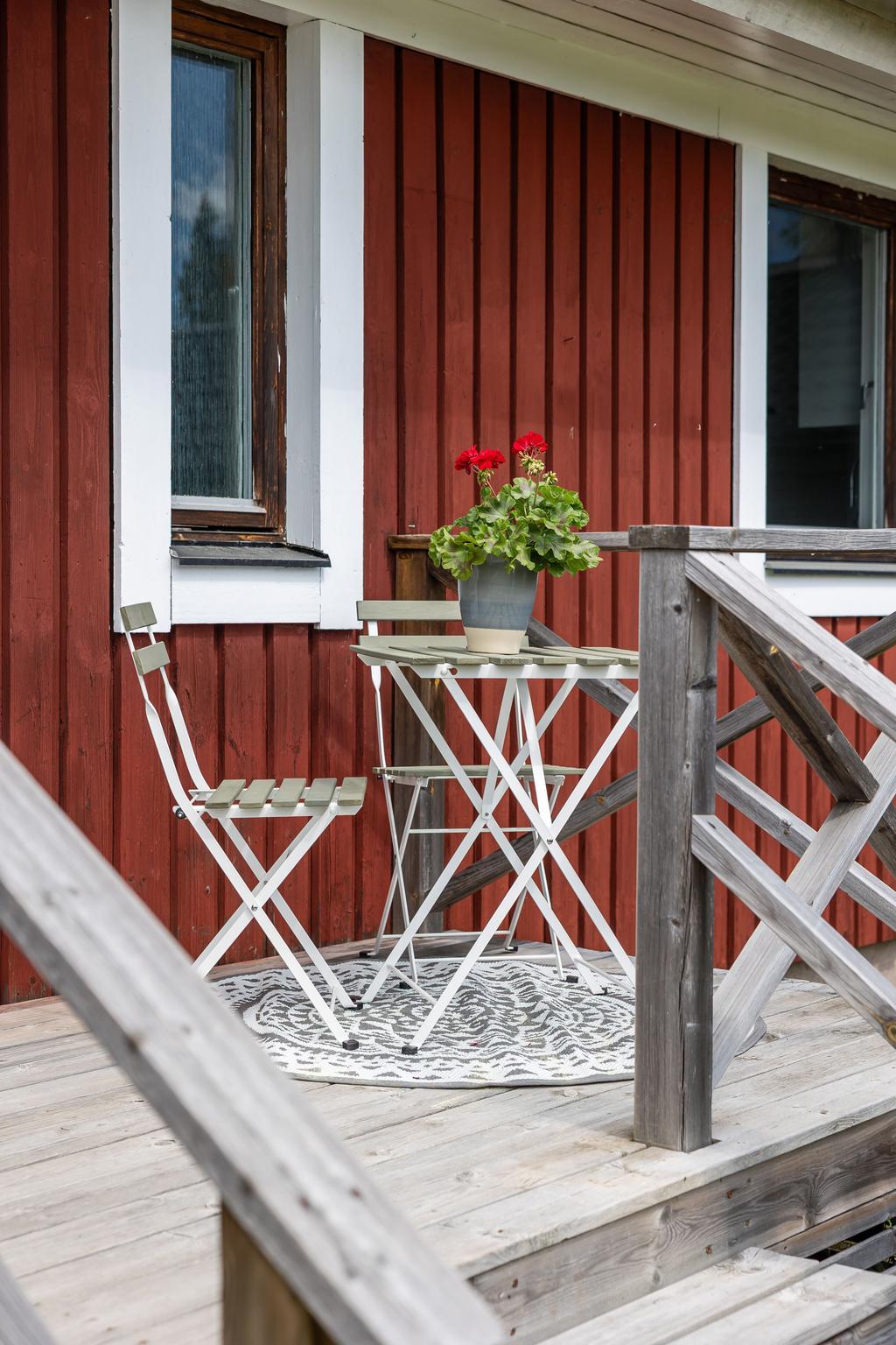 Uteplats vid husets entré