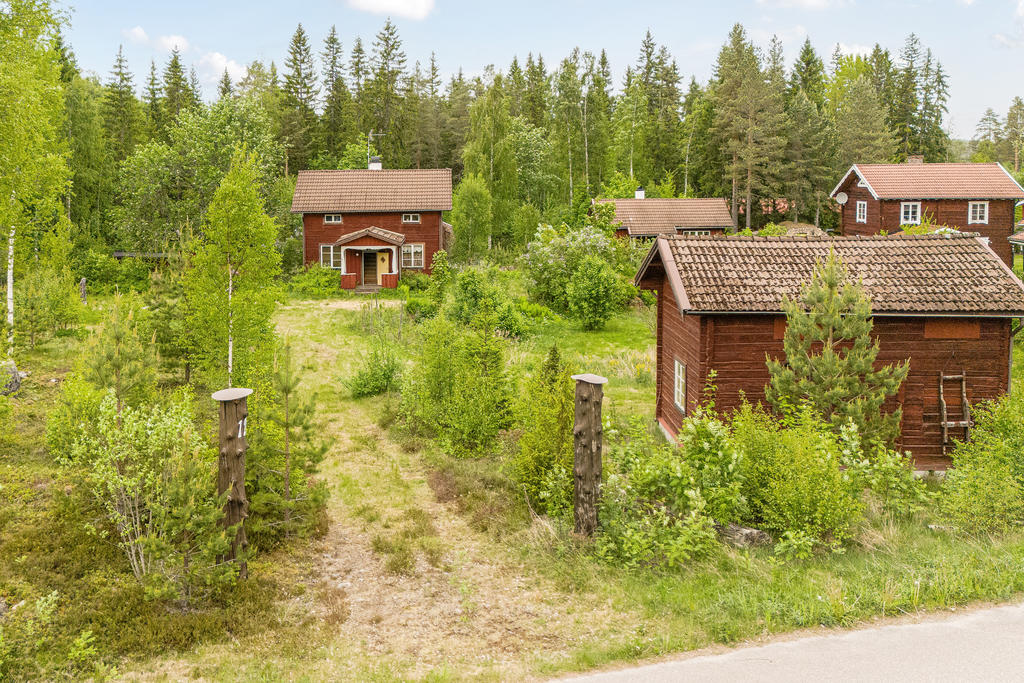 Hedby Gyllingsvägen 12, Djura