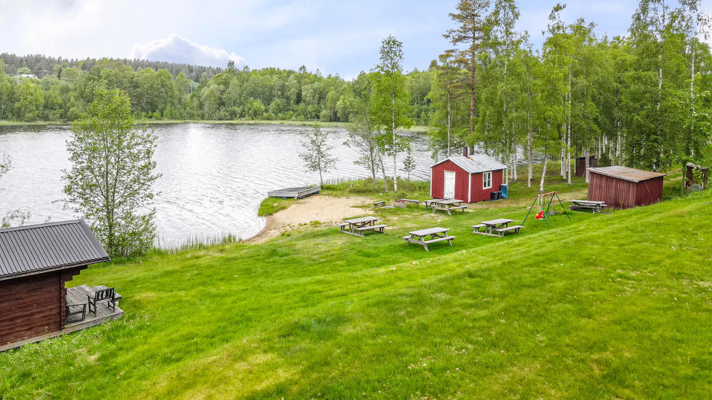 Badplatsen från fotbollsplan