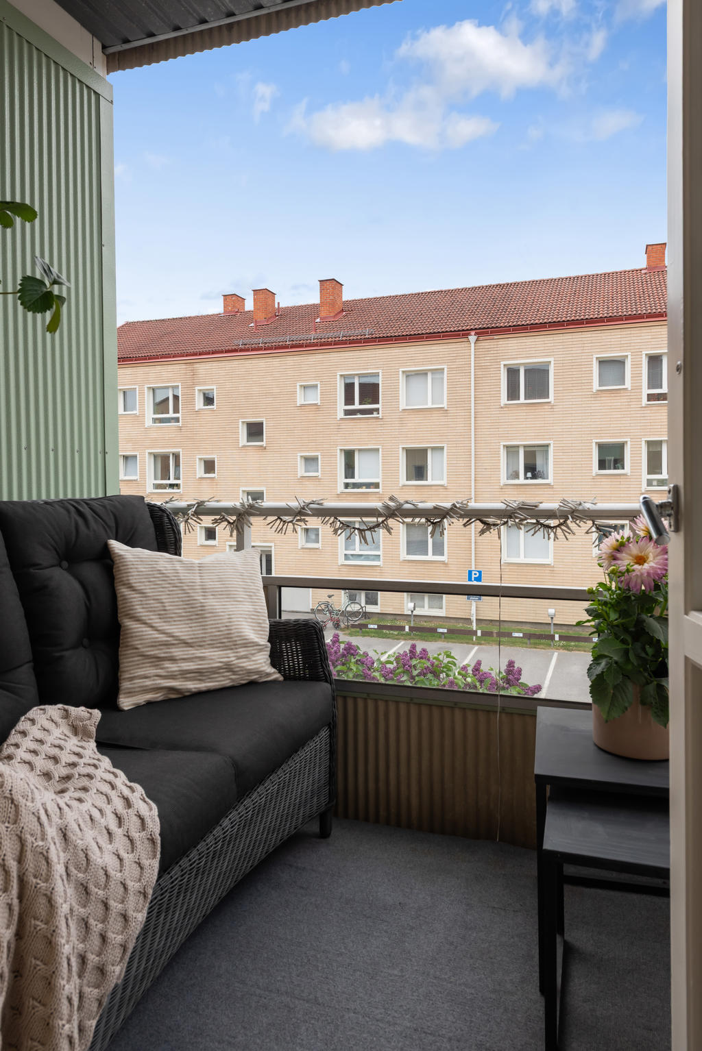 Balkong med eftermiddag/kvällssol