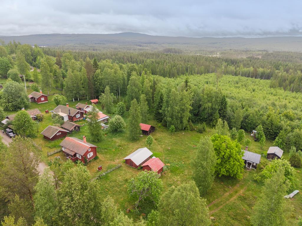 Vy över fastigheten och området