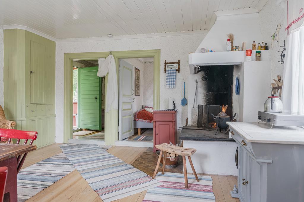 Storstugan mot farstu och kammare