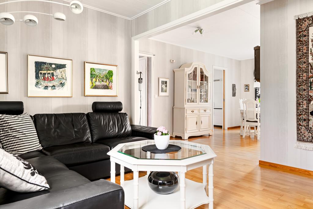 Vy från teverum mot matplats