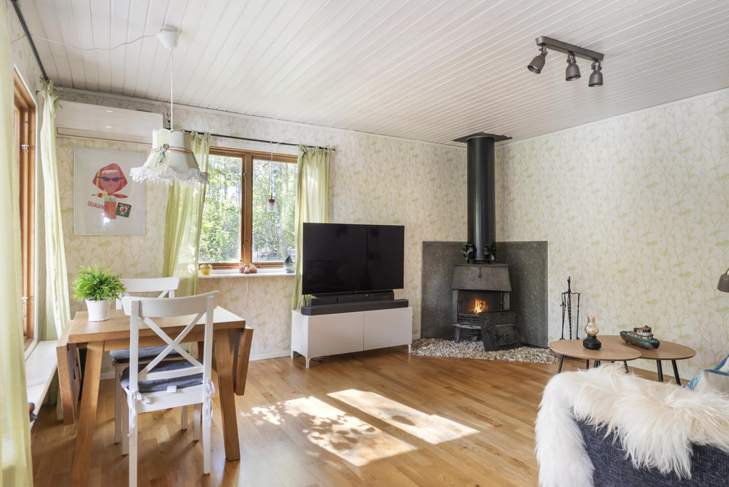 Kamin som ger härlig värme och ökad mysfaktor.