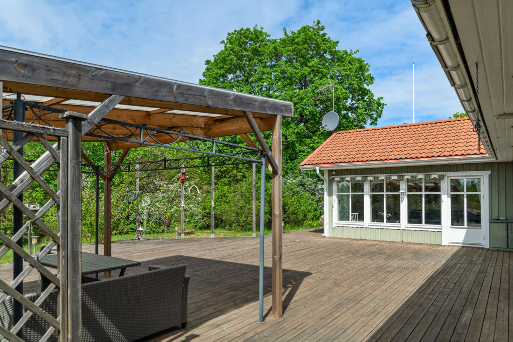 Altandäck baksida med pergola