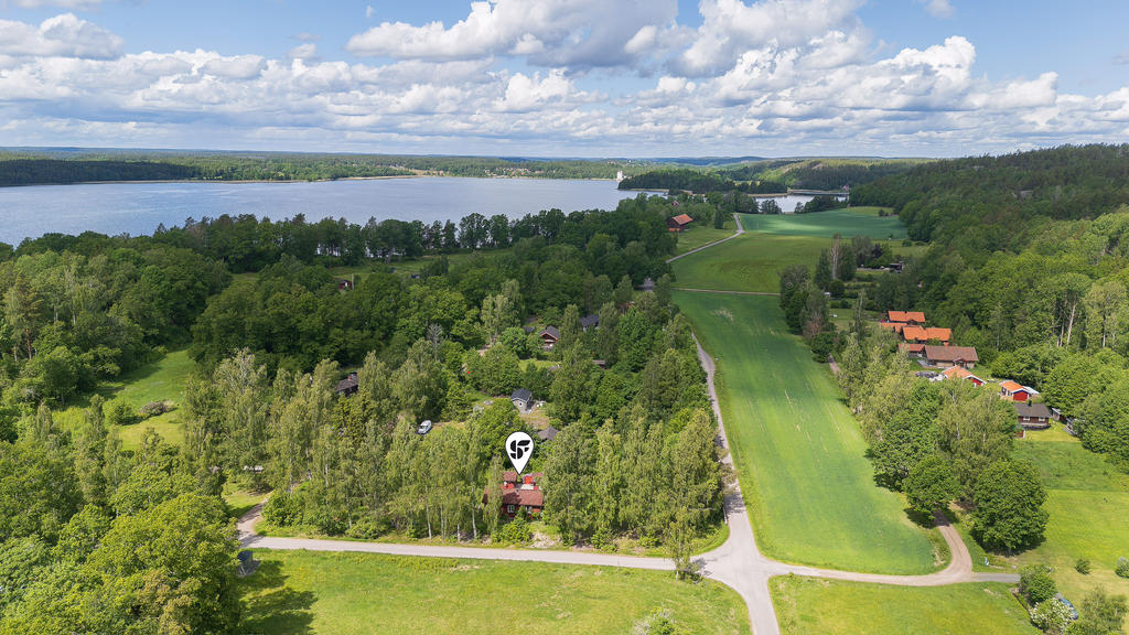 Här får du ett trivsamt fritidsboende i havsnära och natursköna omgivningar