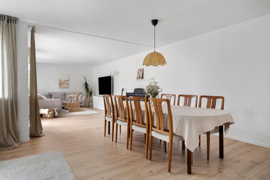 Matplatsen med plats för stor matbord