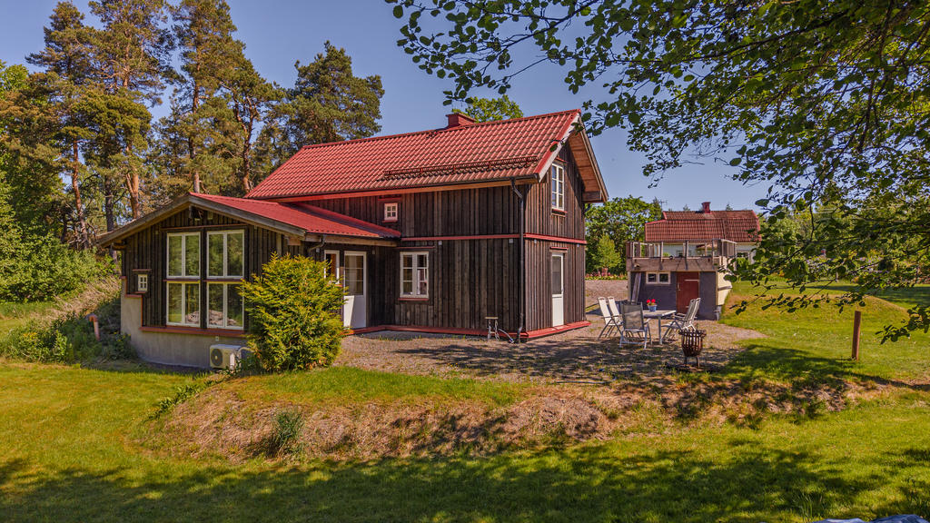 Stort fönsterparti för ljusinsläpp