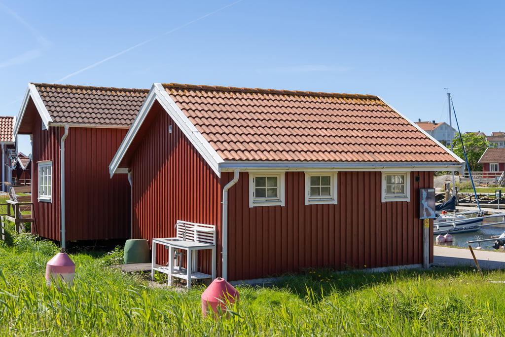 Servicehus med diskho på utsidan och dusch och toaletter invändigt