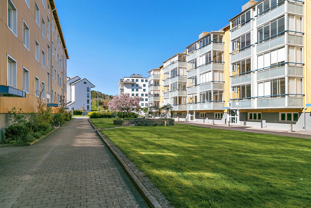 Här bor du i ett lugnt och omtyckt område med närhet till allt.